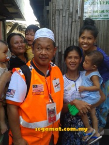 Rusdin ketika menyertai misi kemanusiaan KP1M di Filipina